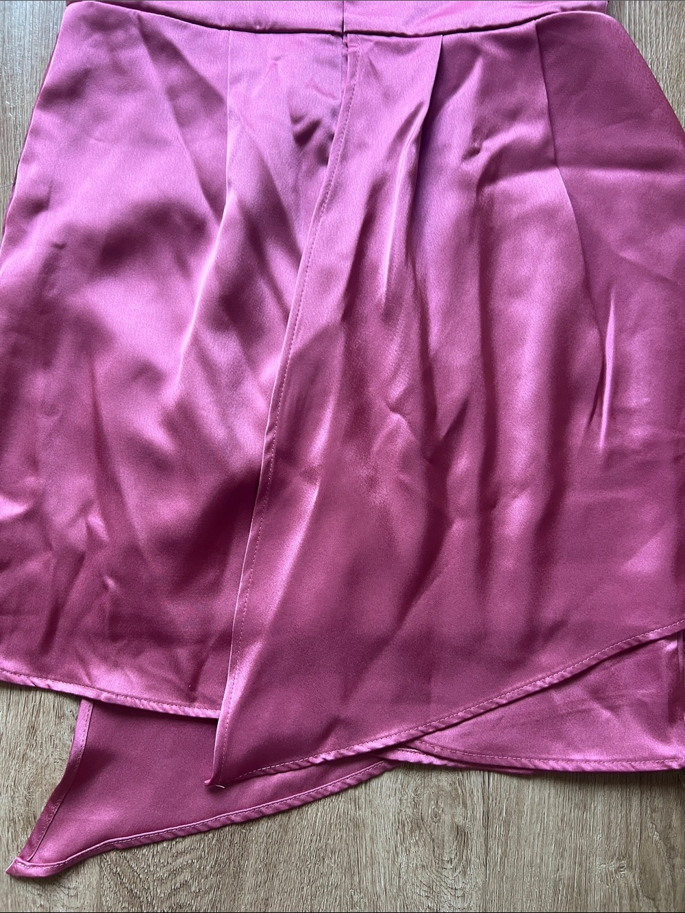 NWT Lulus Women’s Satin Off-the-Shoulder Asymmetrical Pink Mini Dress Size Small - Picture 13 of 16